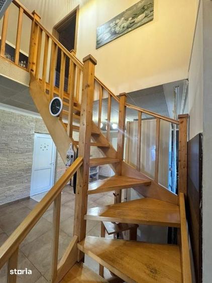 Casă cu 7 camere cu Teren 960 Mp în Pielești