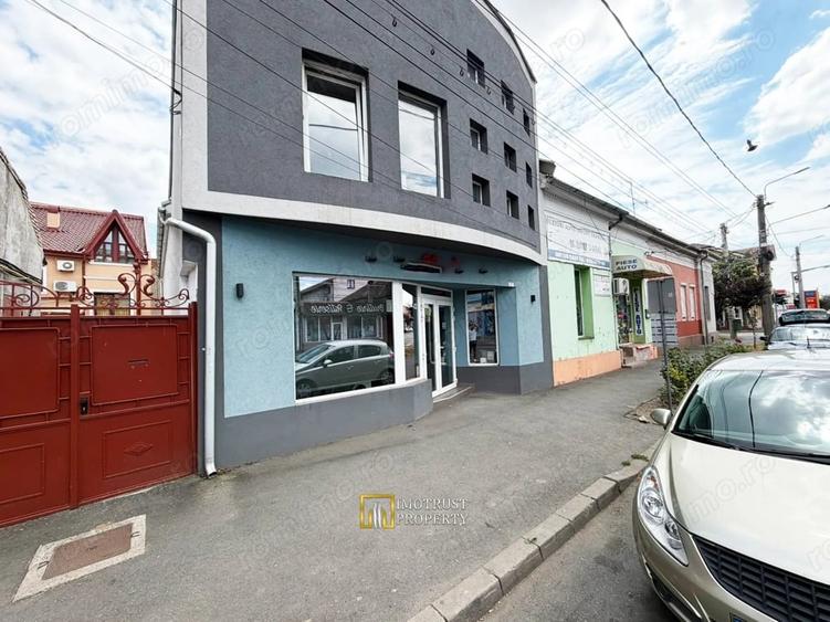 Spațiu comercial, de 220 mp, în Intim