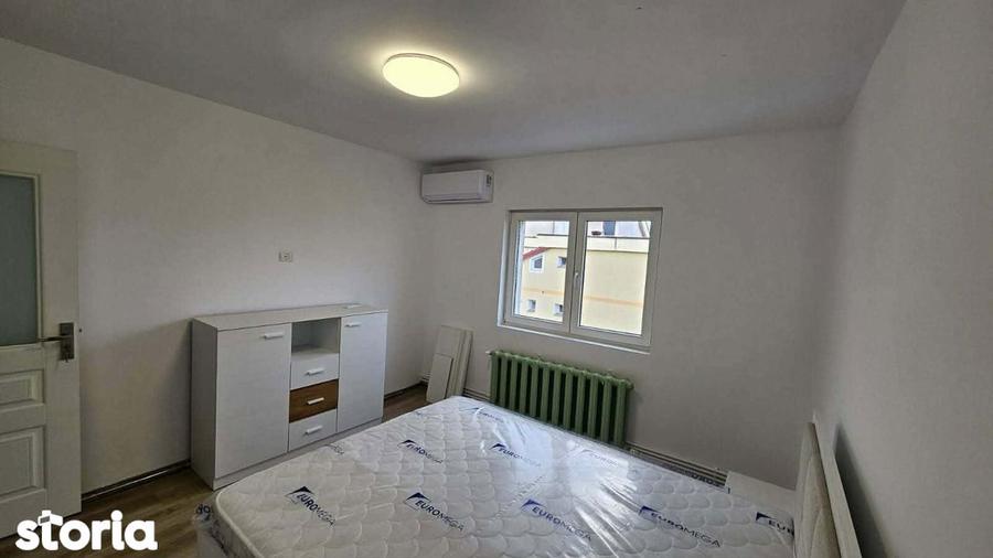 Apartament cu 3 camere decomandat, mobilat în Nicolina
