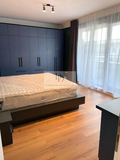 Penthouse cu 3 camere semidecomandat, mobilat în Central