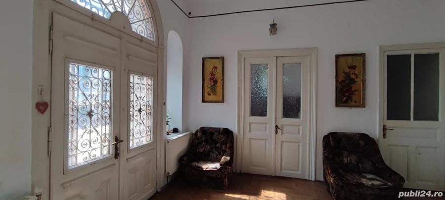 Casă cu 6 camere cu Teren 1250 Mp în Central