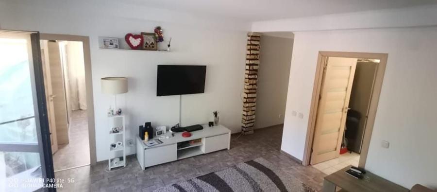 Casă cu 3 camere în Olteni