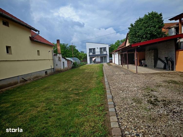 Casă cu 4 camere cu Teren 998 Mp în Central
