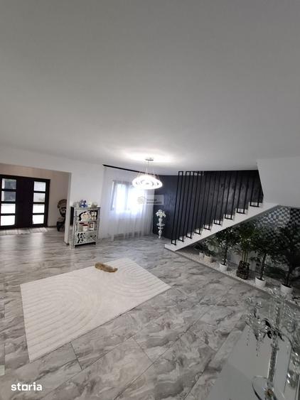 Casă cu 6 camere cu Teren 500 Mp în Milcovul