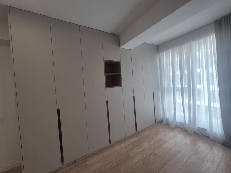 Apartament cu 3 camere semidecomandat, mobilat în Pipera