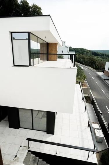 Duplex cu 4 camere cu Canalizare în Europa