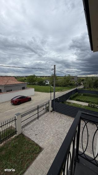Casă cu 5 camere cu Teren 500 Mp în Balotești