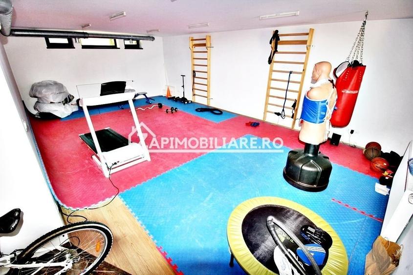Casă individuală cu 6 camere cu Canalizare în Gheorghe Doja