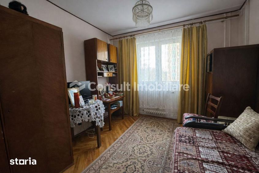 Apartament cu 3 camere semidecomandat în Andrei Mureșanu