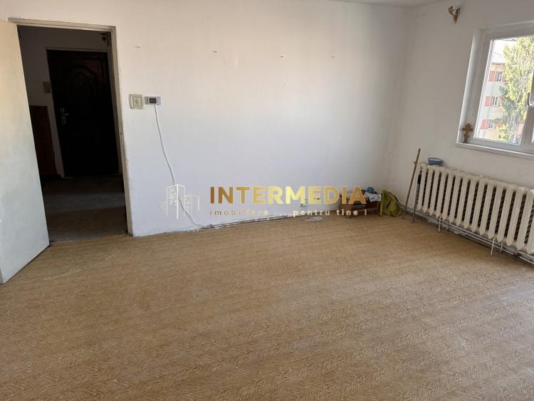 Apartament cu 2 camere semidecomandat în Cetate