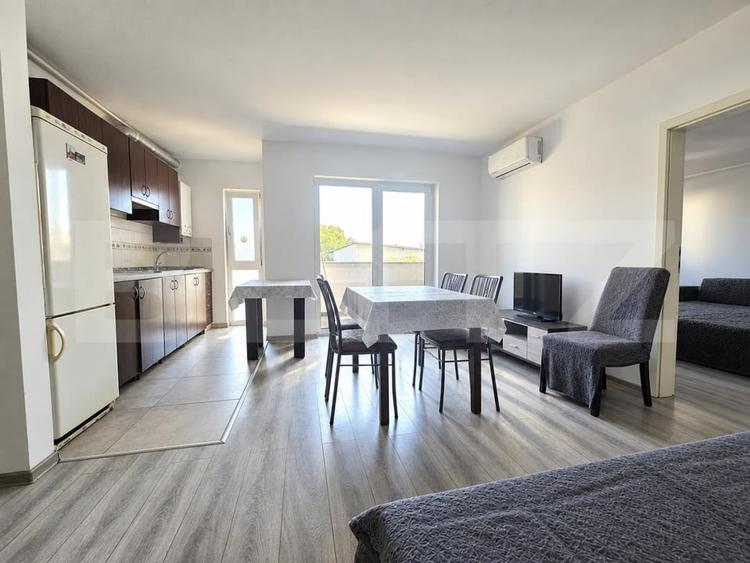 Apartament cu 3 camere semidecomandat, mobilat în Aradului