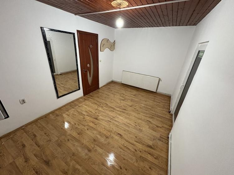 Spațiu comercial, de 90 mp, în Livada