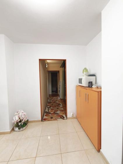 Apartament cu 3 camere decomandat în Decebal