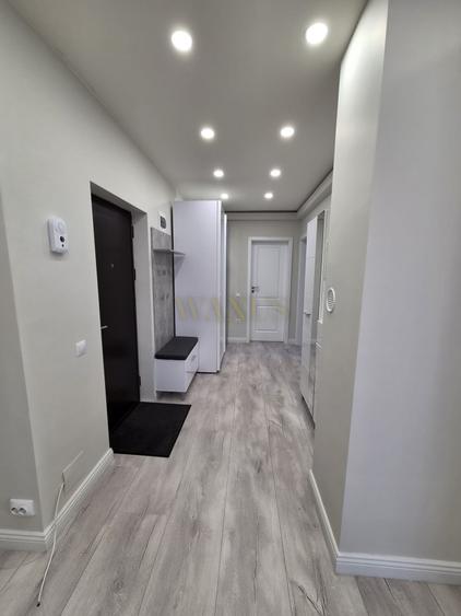 Apartament cu 4 camere semidecomandat în Florești