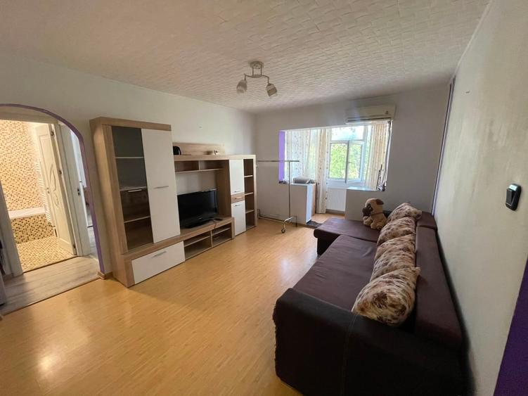 Apartament cu 3 camere, etajul 2/4, zona Mircea cel Batran - 1