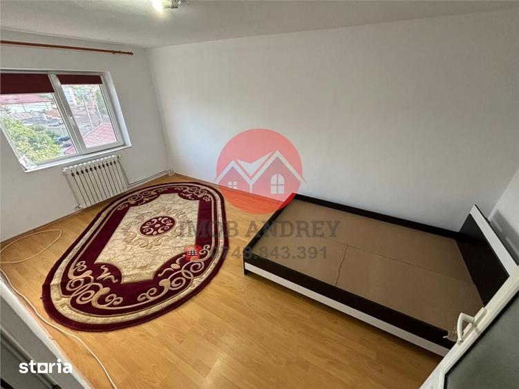 Casă cu 3 camere cu Teren 300 Mp în Central