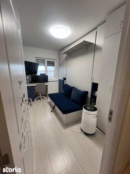 Apartament cu 3 camere semidecomandat în Calea București
