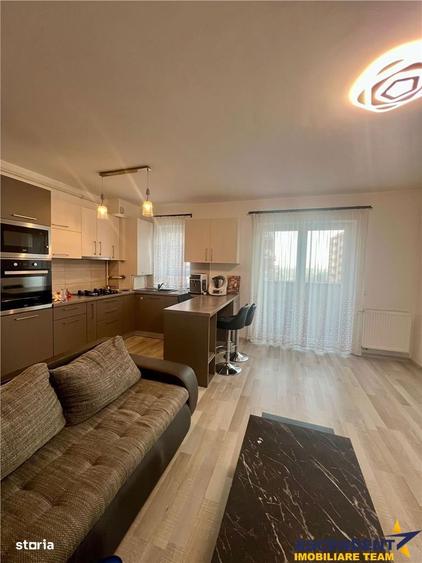 Apartament cu 3 camere decomandat, mobilat în Tractorul