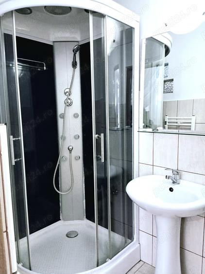 Apartament cu 5 camere decomandat în Central
