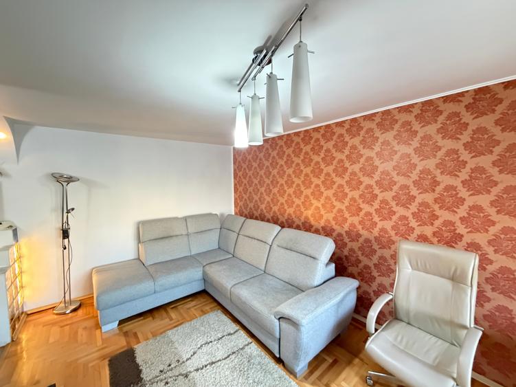 Apartament cu 3 camere decomandat în Nicolina