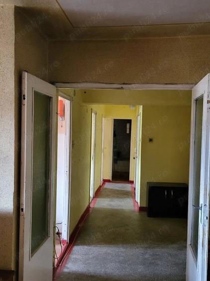 Apartament cu 3 camere decomandat în Petros