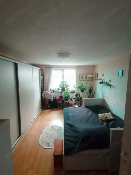 Casă cu 8 camere cu Teren 220 Mp în Berceni