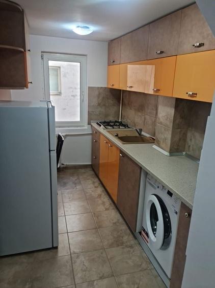 Apartament cu 2 camere semidecomandat, mobilat în P-ța Victoriei