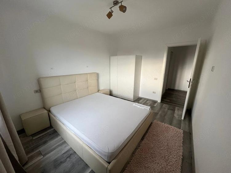 Apartament cu 3 camere semidecomandat în Giarmata