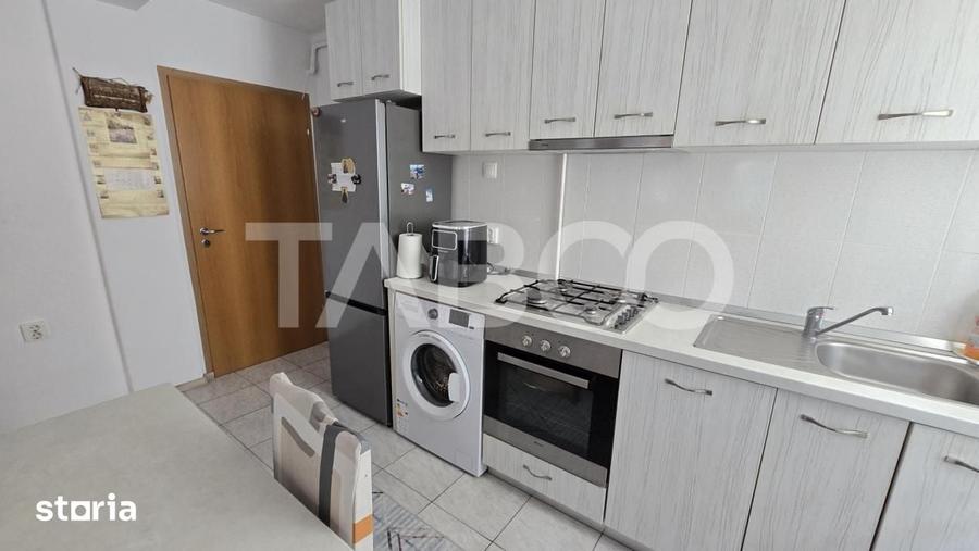 Apartament cu 3 camere decomandat în Est