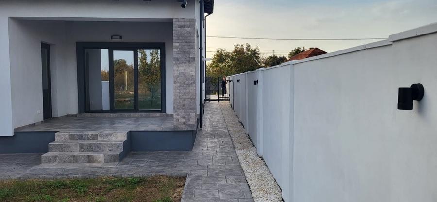 Duplex cu 5 camere cu Canalizare în Utvin