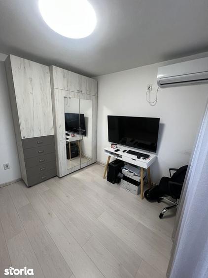 Apartament cu 3 camere semidecomandat în Calea București