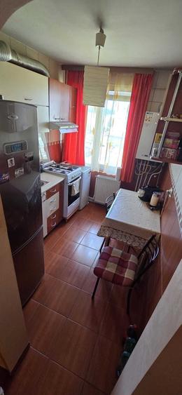 Apartament cu 2 camere decomandat în Podu Roș