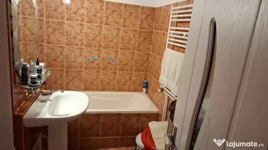 Apartament cu 2 camere semidecomandat în Poarta 6