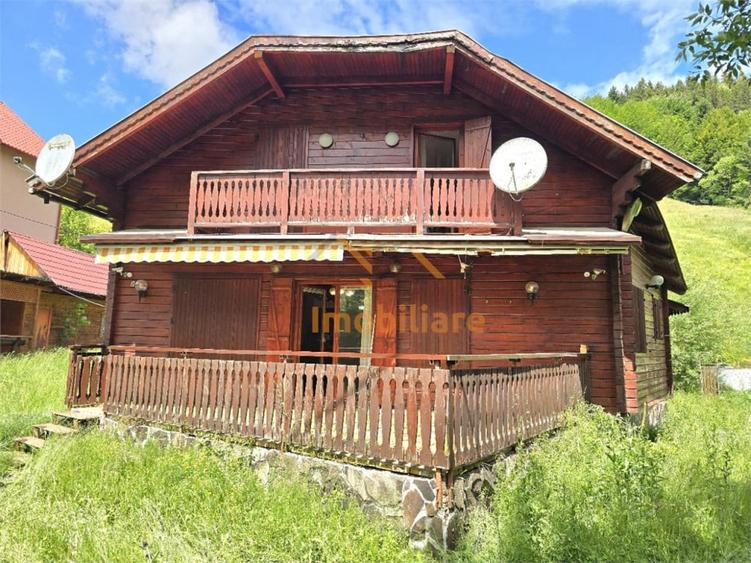 Casă cu 6 camere cu Teren 1761 Mp în Izlaz