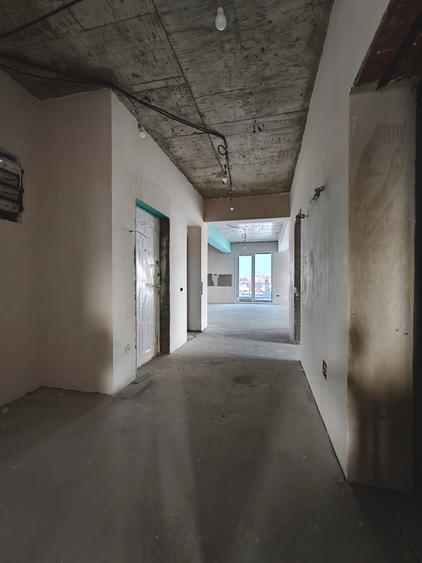 Penthouse cu 4 camere decomandat în Crângași