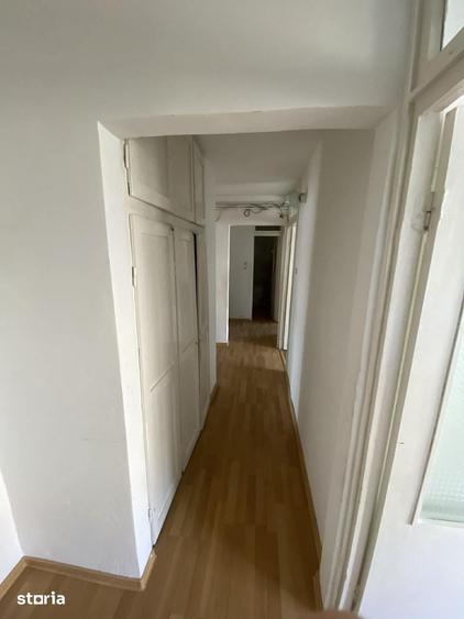 Apartament cu 4 camere decomandat în Micro 16