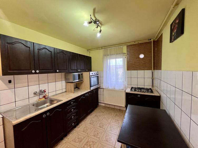 Apartament cu 2 camere semidecomandat, mobilat în Lipovei