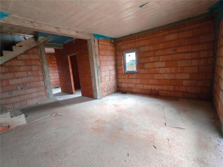Duplex cu 4 camere cu Canalizare în Moșnița Nouă