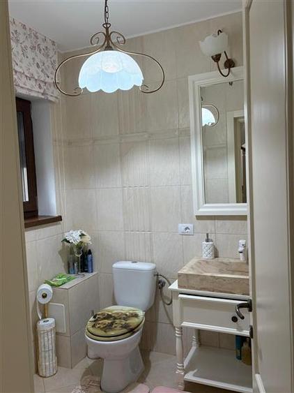 Casă individuală cu 6 camere cu Canalizare în Bucium