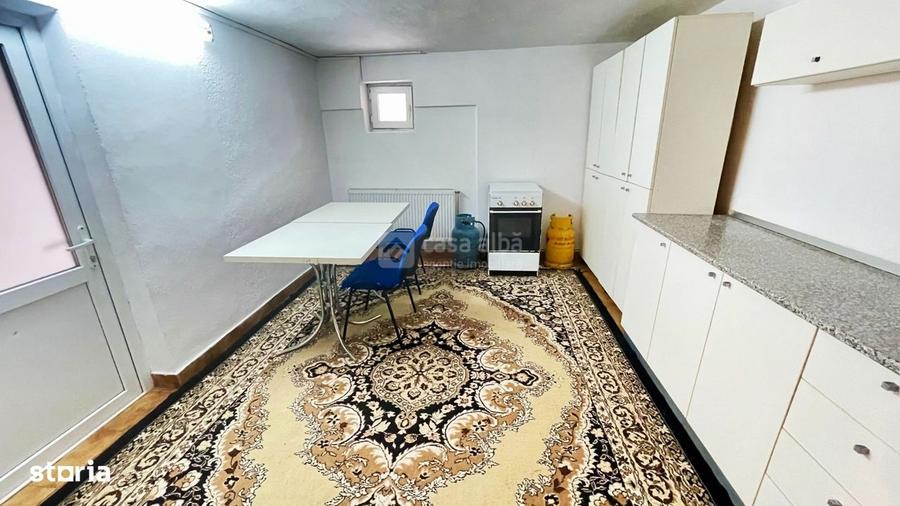 Casă cu 4 camere în Sărărie