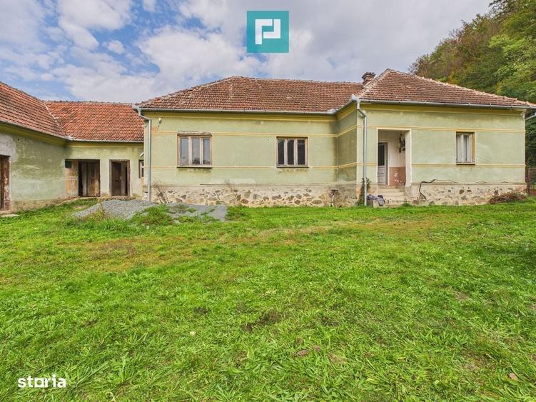 Casă cu 4 camere în Stejar