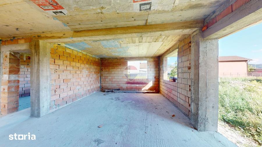 Casă cu 5 camere cu Teren 1000 Mp în Cristian