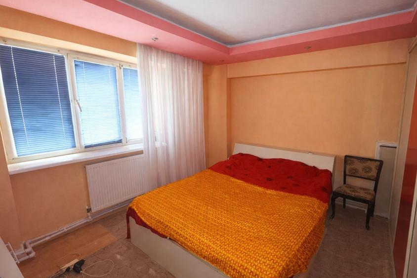 Apartament cu 3 camere decomandat, mobilat în Micro 19