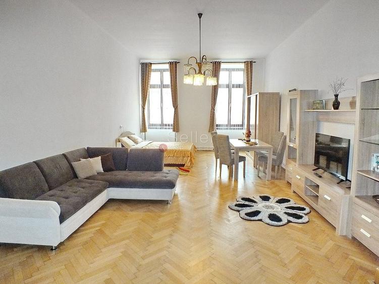 Apartament cu 4 camere semidecomandat în Centrul Istoric
