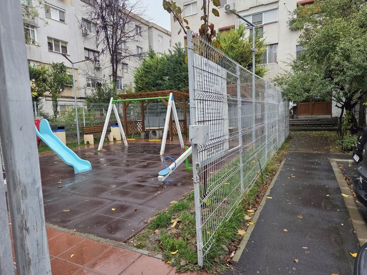 Apartament cu 3 camere decomandat în I. C. Frimu