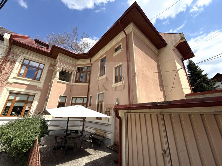 Casă individuală cu 6 camere cu Canalizare în Moșilor