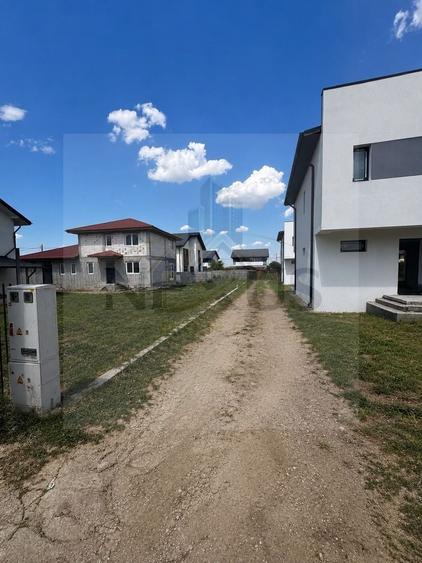 Casă individuală cu 4 camere cu Canalizare în Berceni