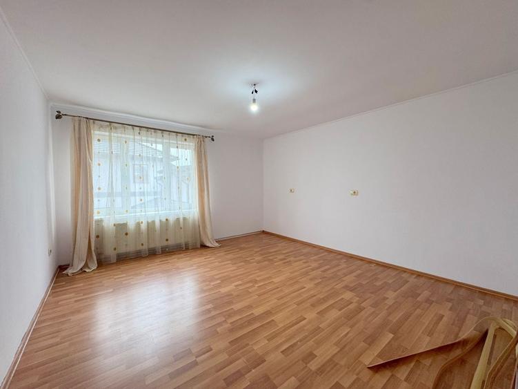 Casă individuală cu 5 camere cu Canalizare în Complex Studențesc