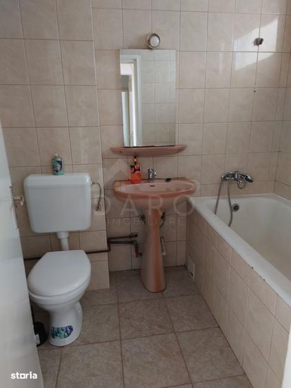 Apartament cu 2 camere decomandat în Aleea Carpați