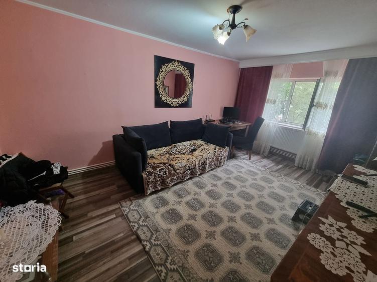 Apartament cu 4 camere decomandat în Dacia